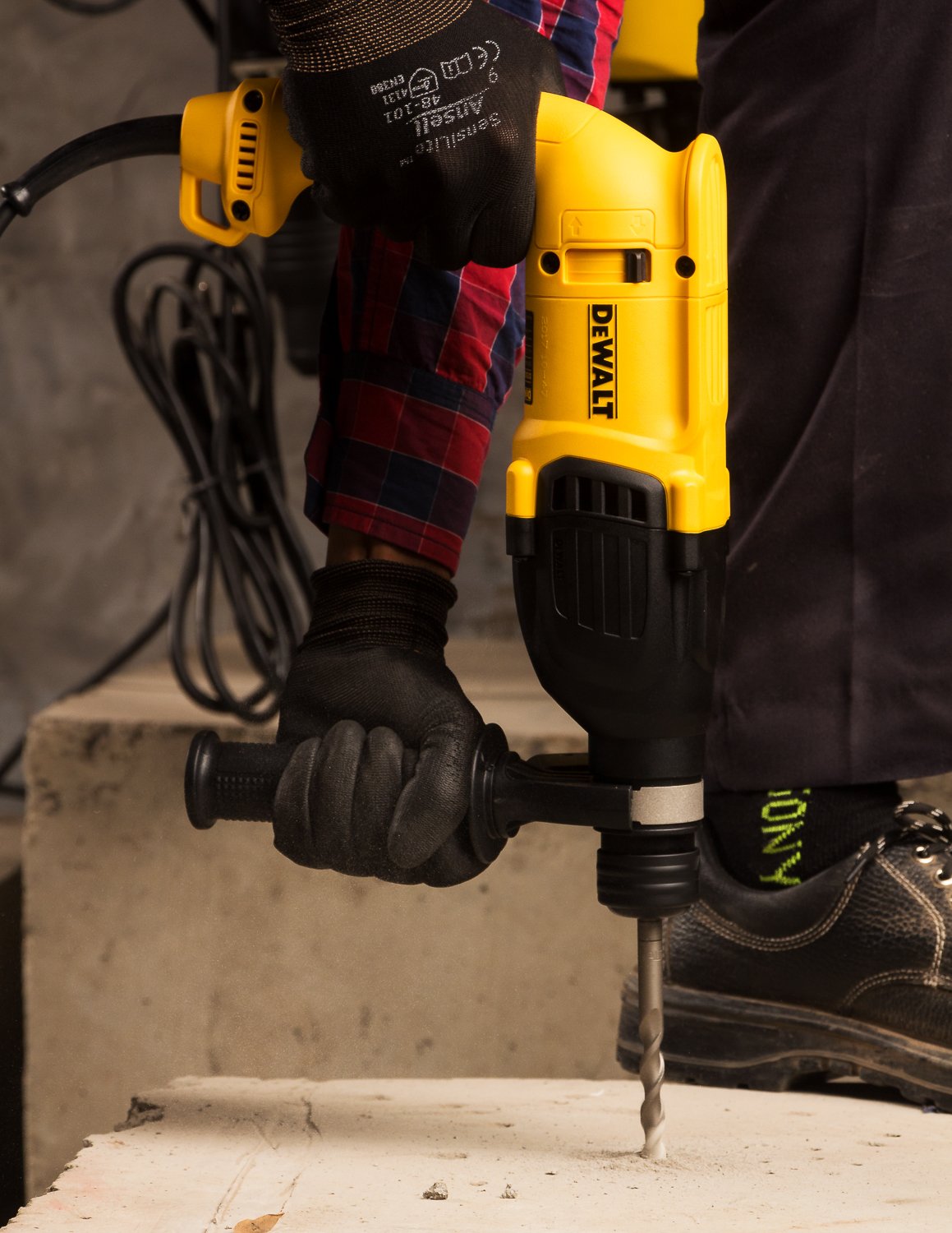 DEWALT D25033K 710W 22mm SDS-Plus 3 Mode 2Kg Combi Hammer-2.1 J Impact Energy