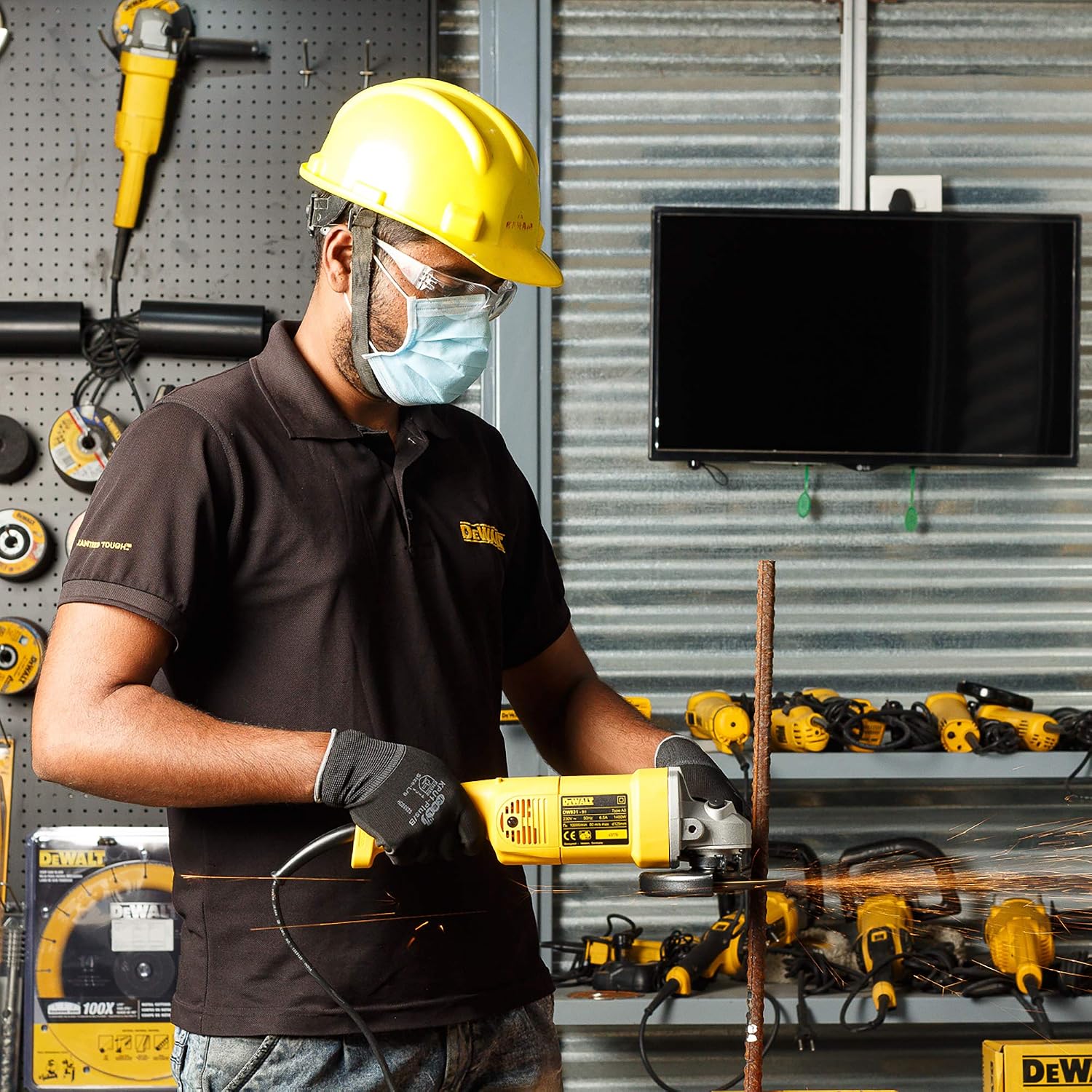 DEWALT DW831-IN 1400 Watt 125mm Heavy Duty Medium Angle Grinder