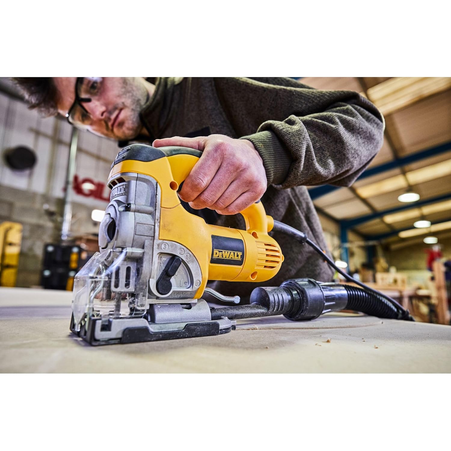 DEWALT DW331K-B1 701Watt Variable Speed Pendulum Jigsaw