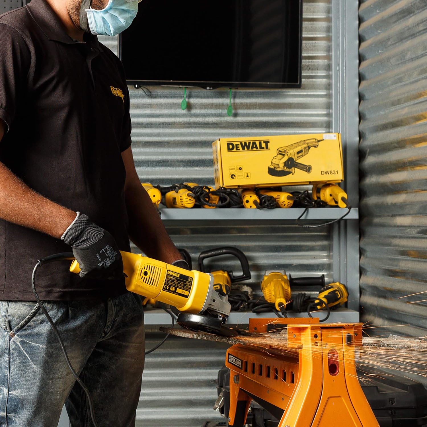 DEWALT DW831-IN 1400 Watt 125mm Heavy Duty Medium Angle Grinder
