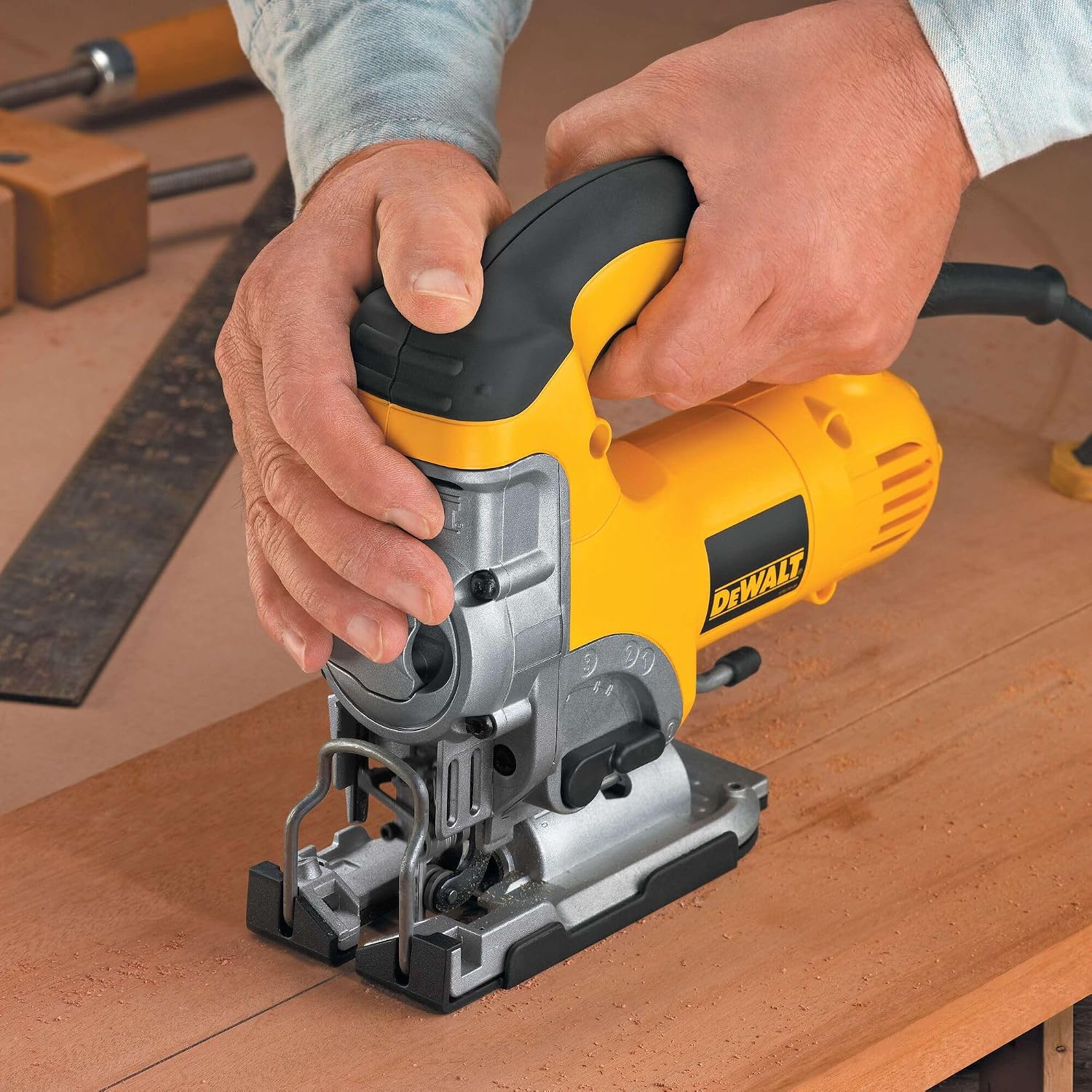 DEWALT DW331K-B1 701Watt Variable Speed Pendulum Jigsaw