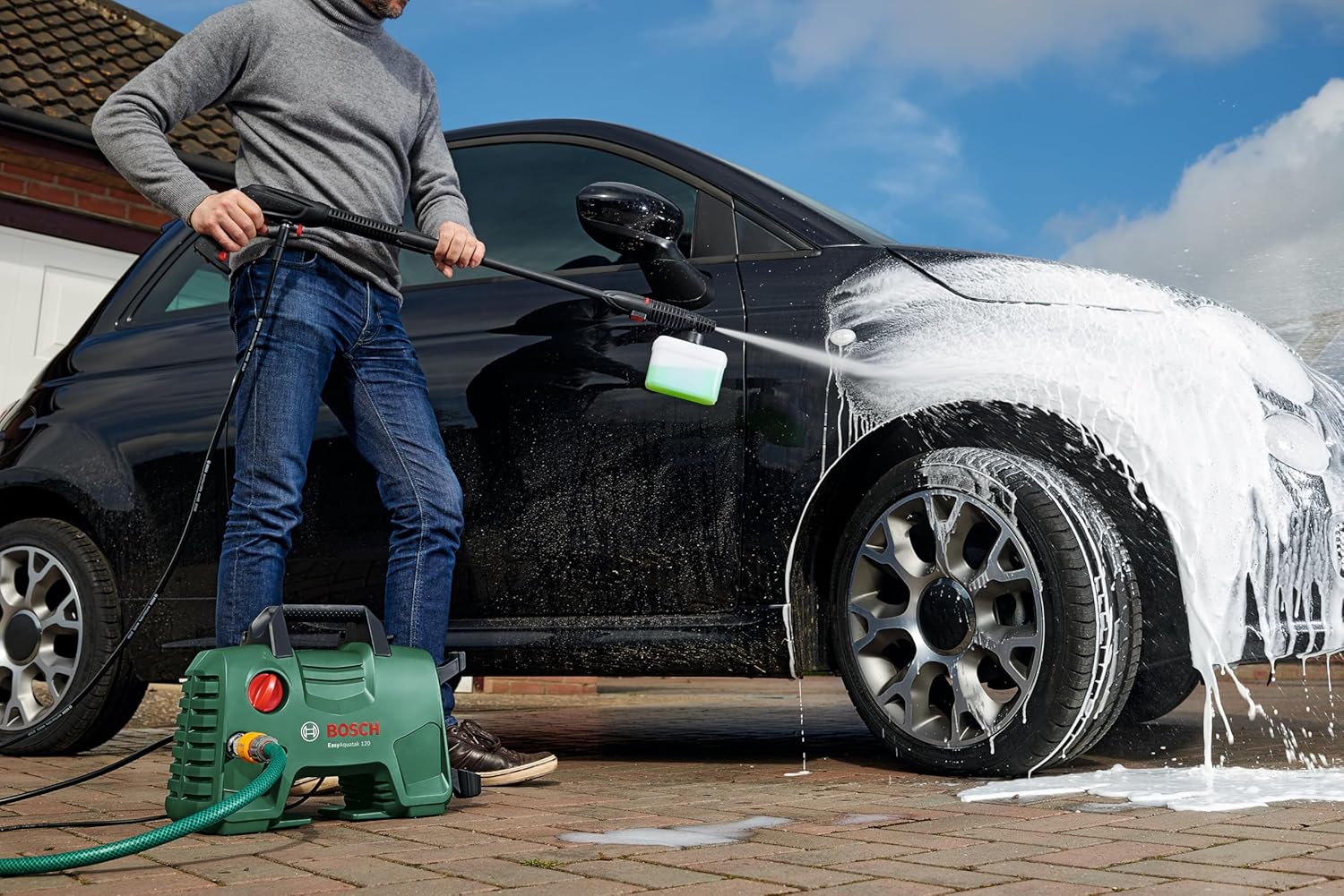 BOSCH Easy Aquatak 120 High Pressure Washer |1500-wt Motor | Max Pressure 120 Bar | Variable fan jet nozzle | Bosch Gun & Lance, Self-priming | Removing Heavy Dirt from Small Cars & Driveways | 4.7 Kg